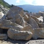Aussuchen der Steine im Steinbruch.